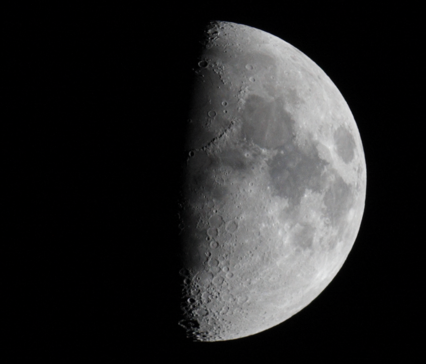 Picture of the Moon taken with Canon 80D camera with Canon 100-400 zoom lens